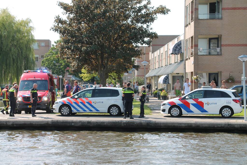 Boot in de problemen door gesprongen leiding