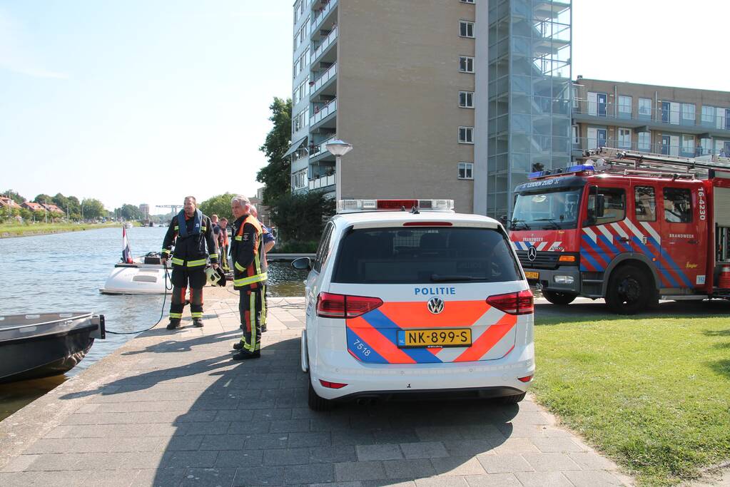 Boot in de problemen door gesprongen leiding