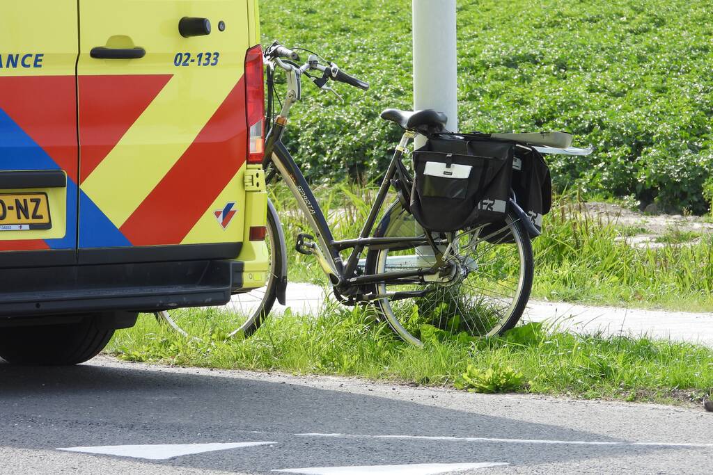 Fietser gewond na botsing met auto