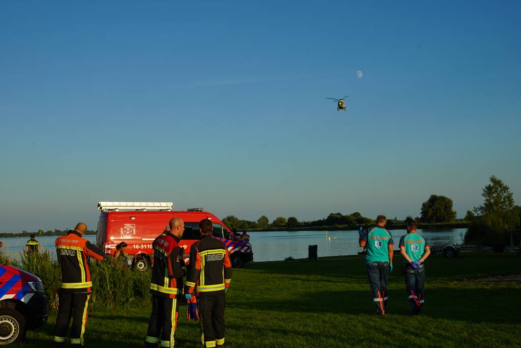 Hulpdiensten groots ingezet bij vermiste zwemmer
