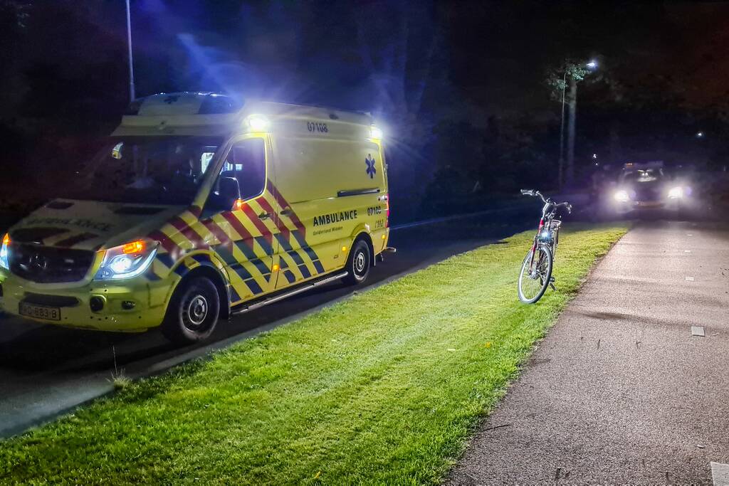 Man gewond aan hoofd na val met fiets