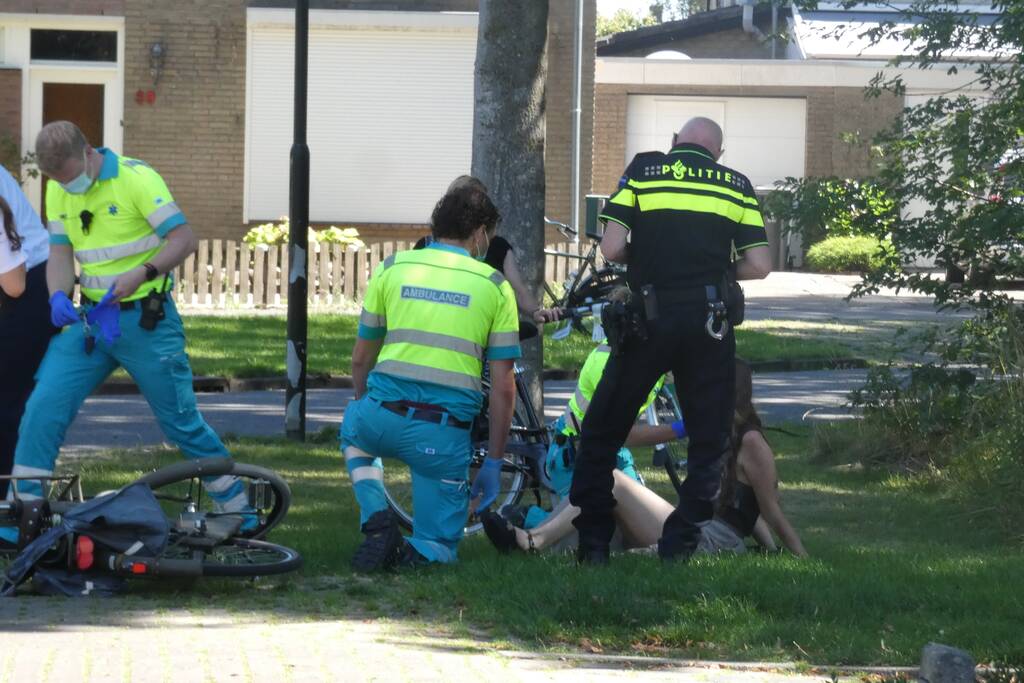 Fietser geschept door auto