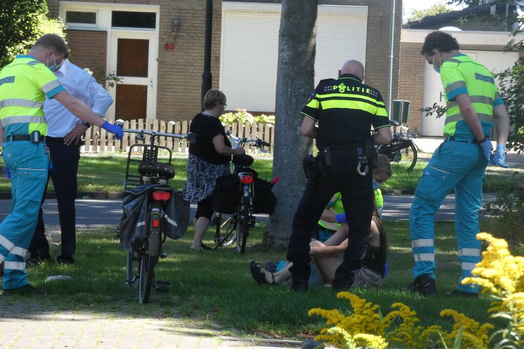 Fietser geschept door auto
