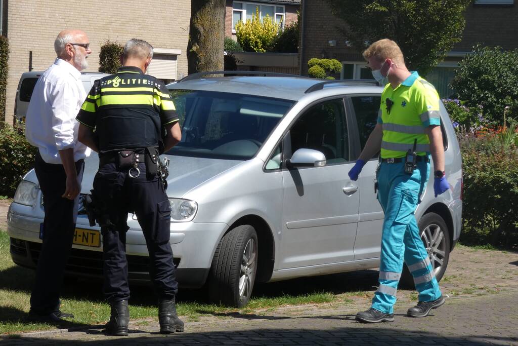 Fietser geschept door auto