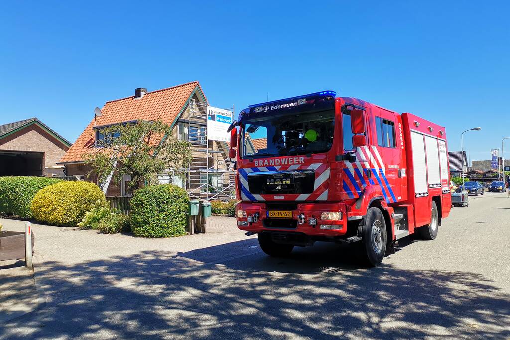 Brandweer onderzoekt brand bij woning