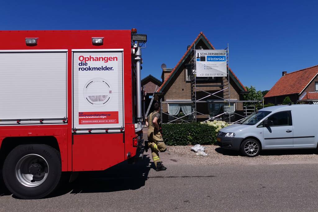 Brandweer onderzoekt brand bij woning