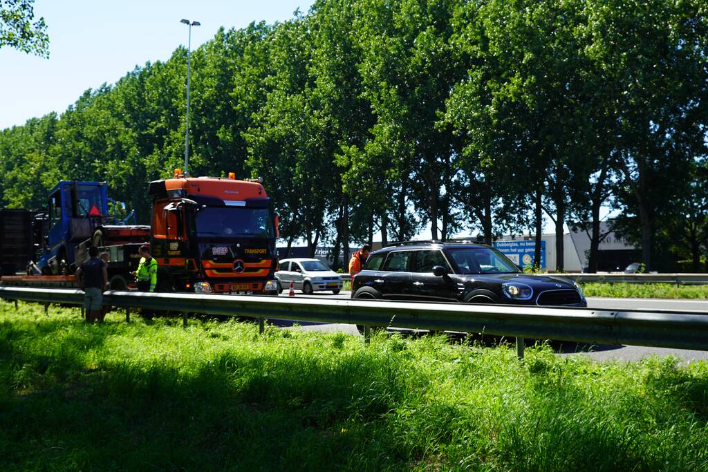 Auto loopt veel schade op bij ongeval
