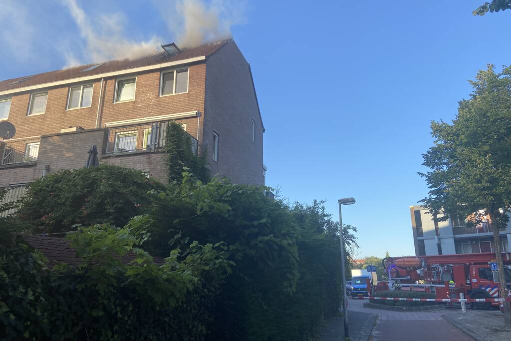 Veel rook bij brand in woning