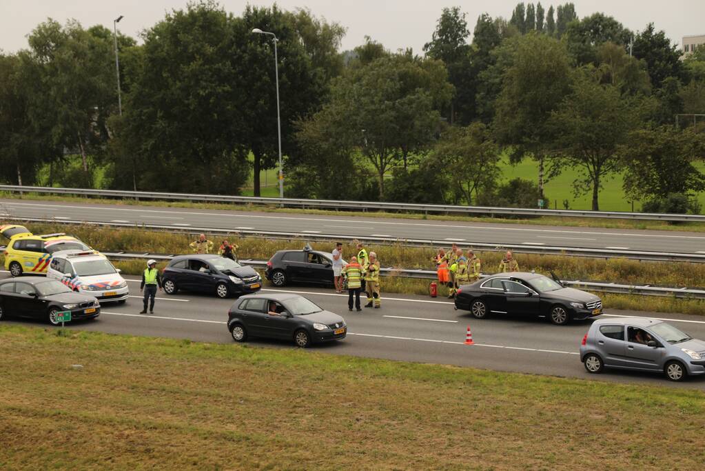 Auto crasht in vangrail