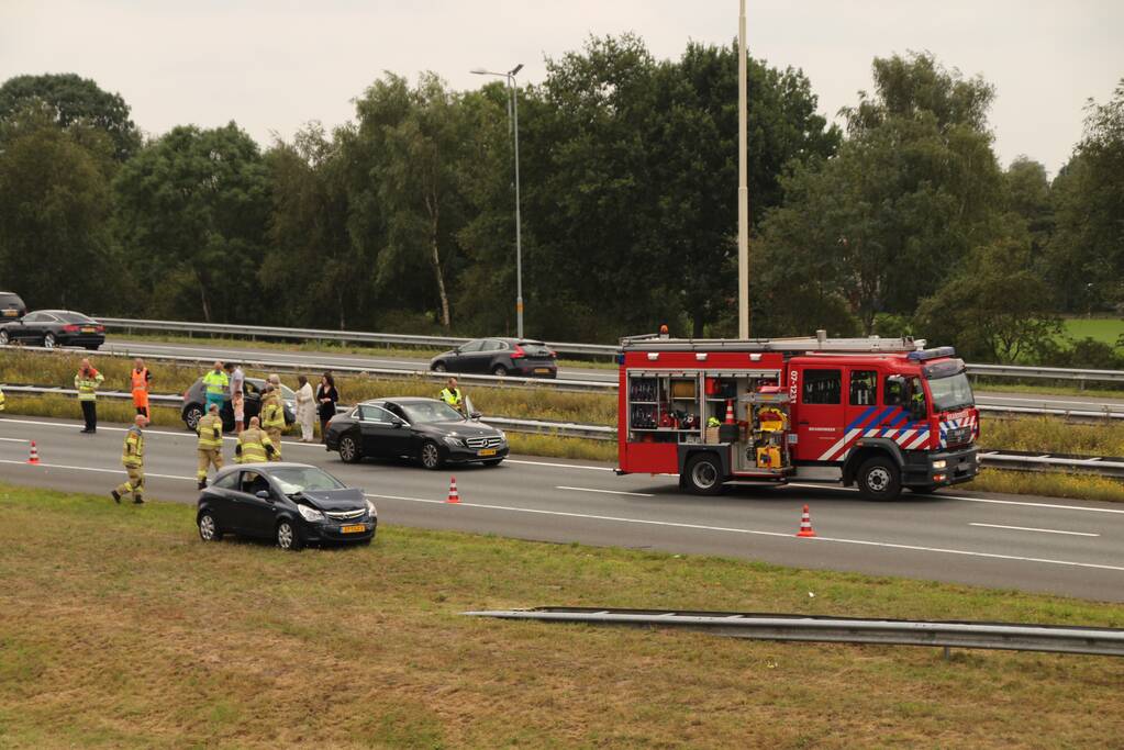 Auto crasht in vangrail