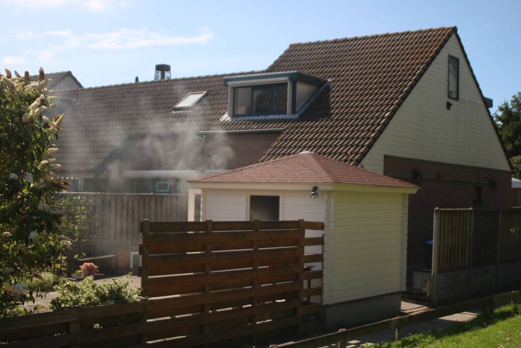 Bewoner blust brand in schuur
