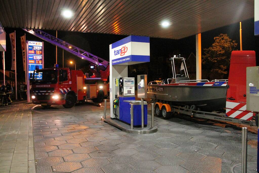 Grote zoekactie naar mogelijk voertuig in water