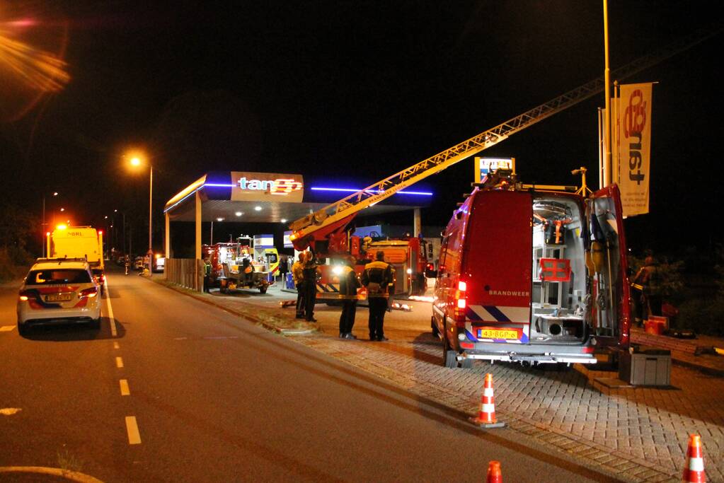 Grote zoekactie naar mogelijk voertuig in water