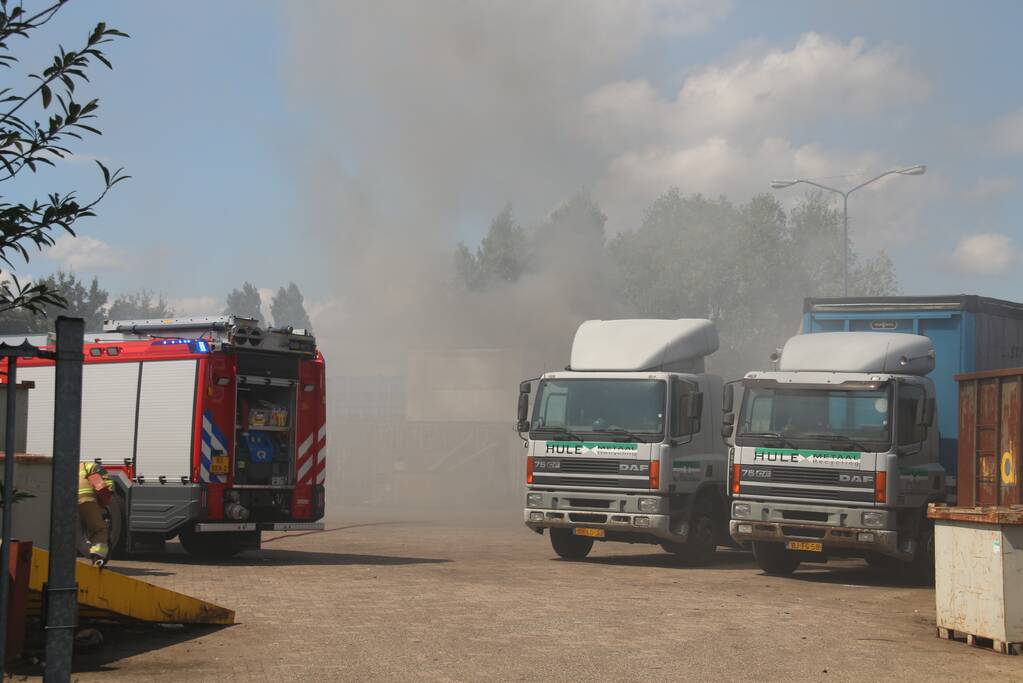 Afvalcontainer in brand bij Hule Metaal Recycling