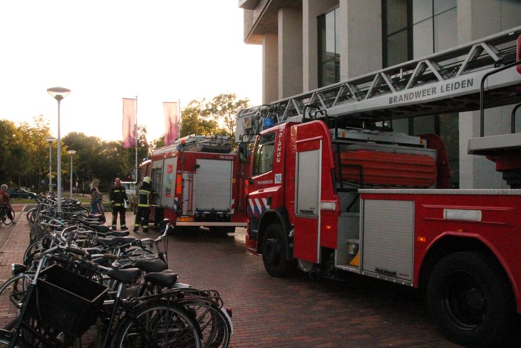 Bewoner dooft in brand gevlogen pan met doek