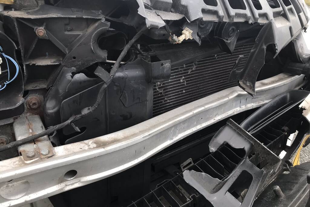 Auto flink beschadigd na aanrijding met een ree