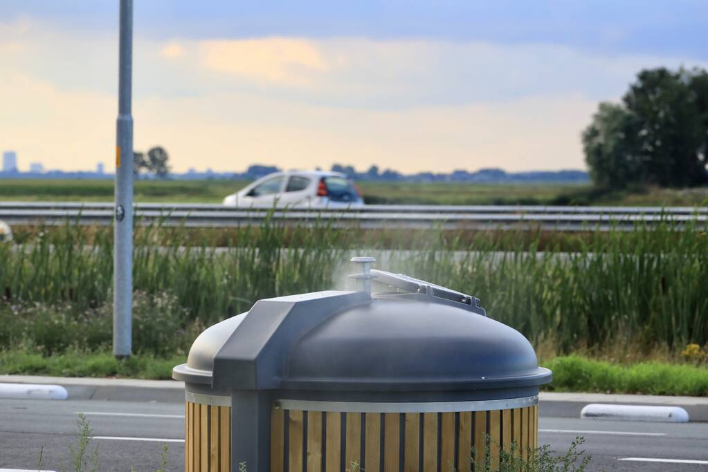 Brand in container met restafval bij Shell-tankstation