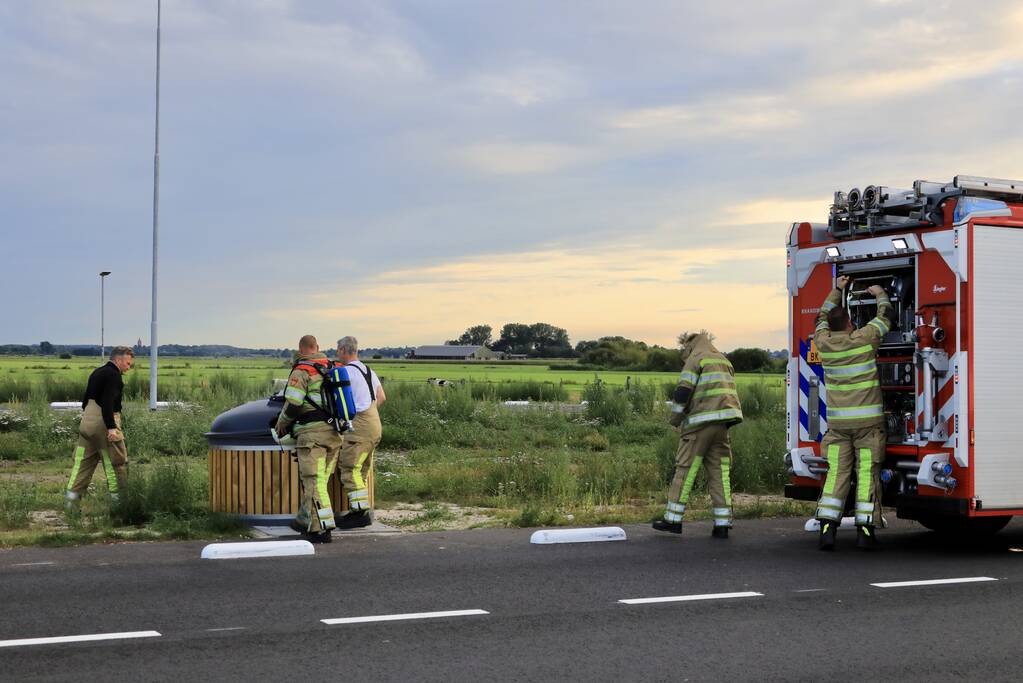 Brand in container met restafval bij Shell-tankstation
