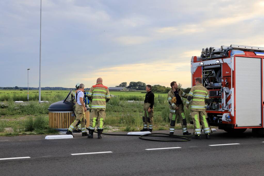 Brand in container met restafval bij Shell-tankstation