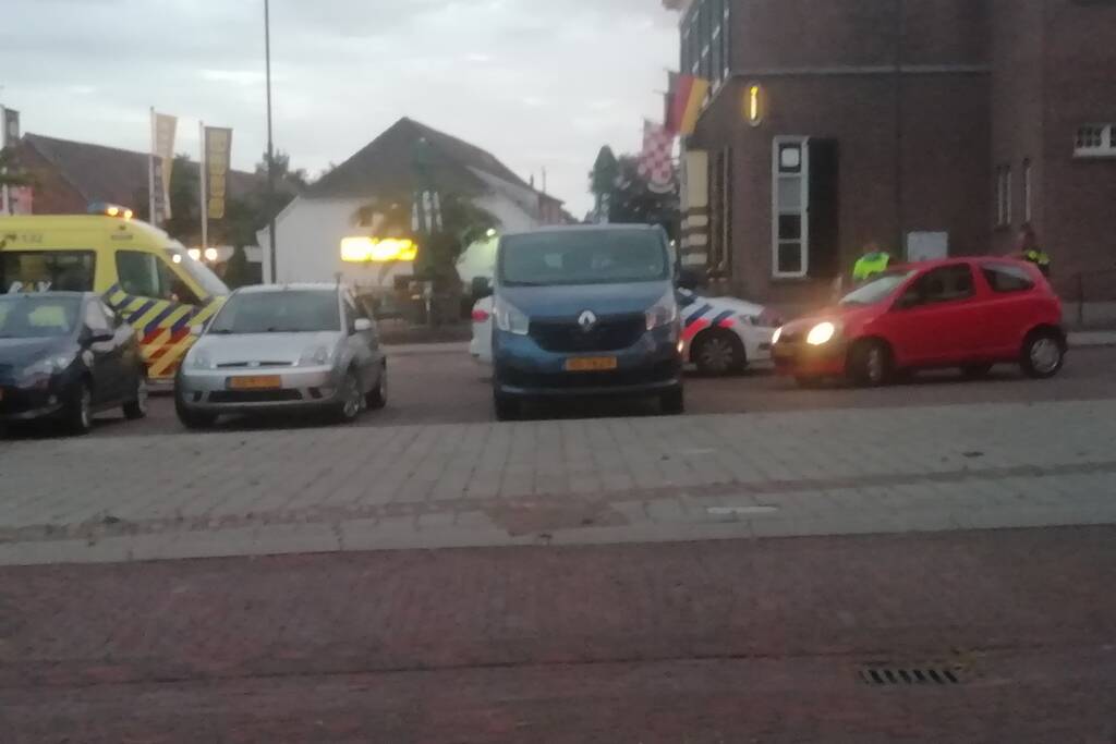 Bebloede man in auto aangetroffen