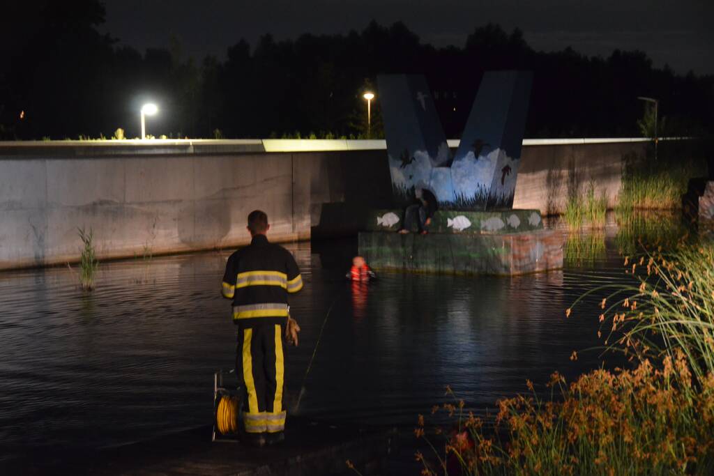 Boot gezonken net voor de M.C. Escher Akwadukt