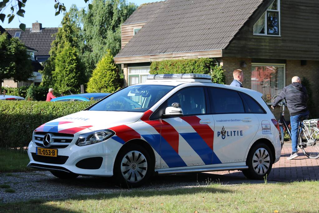 Man rijdt met grasmaaier de sloot in