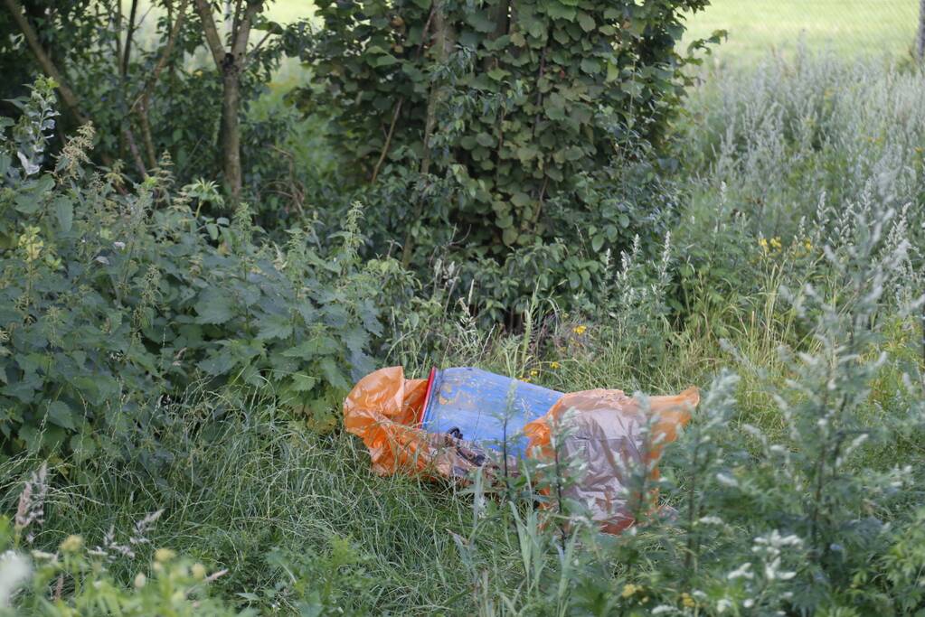 Verdachte vaten gevonden bij spottersplek
