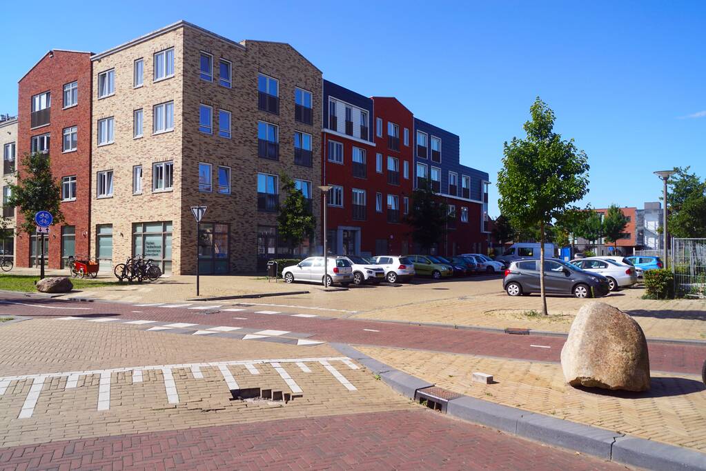 Weggehaalde stenen zorgen voor gevaarlijke situatie