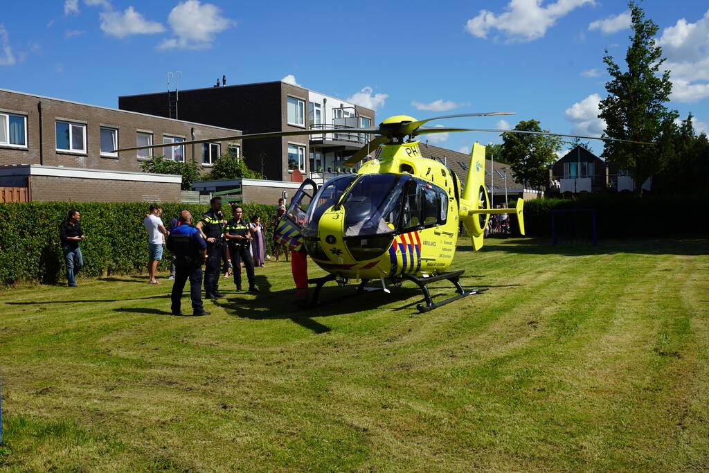 Traumahelikopter landt voor incident bij woning