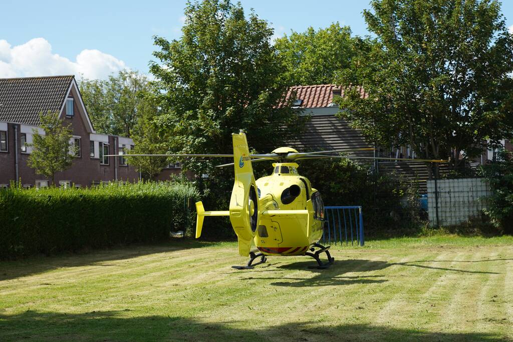 Traumahelikopter landt voor incident bij woning