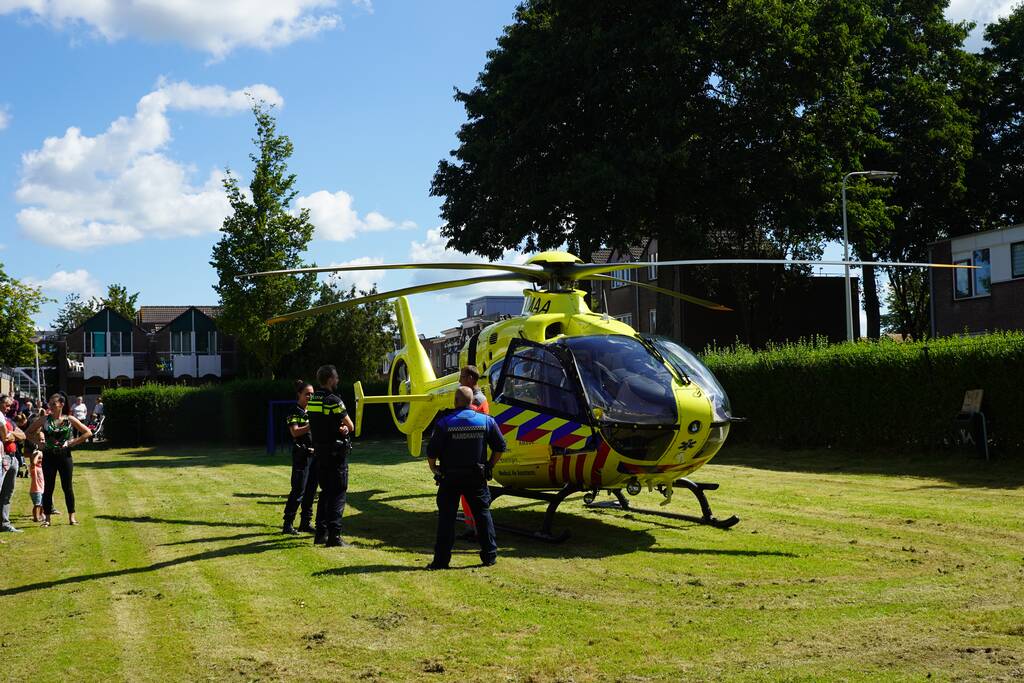 Traumahelikopter landt voor incident bij woning