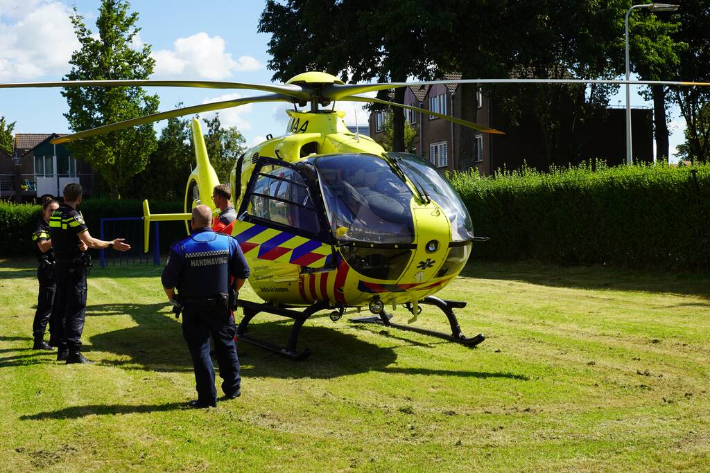 Traumahelikopter landt voor incident bij woning