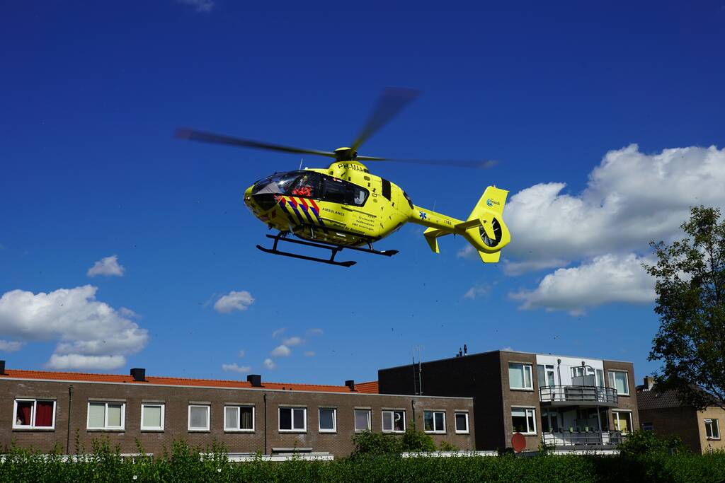 Traumahelikopter landt voor incident bij woning