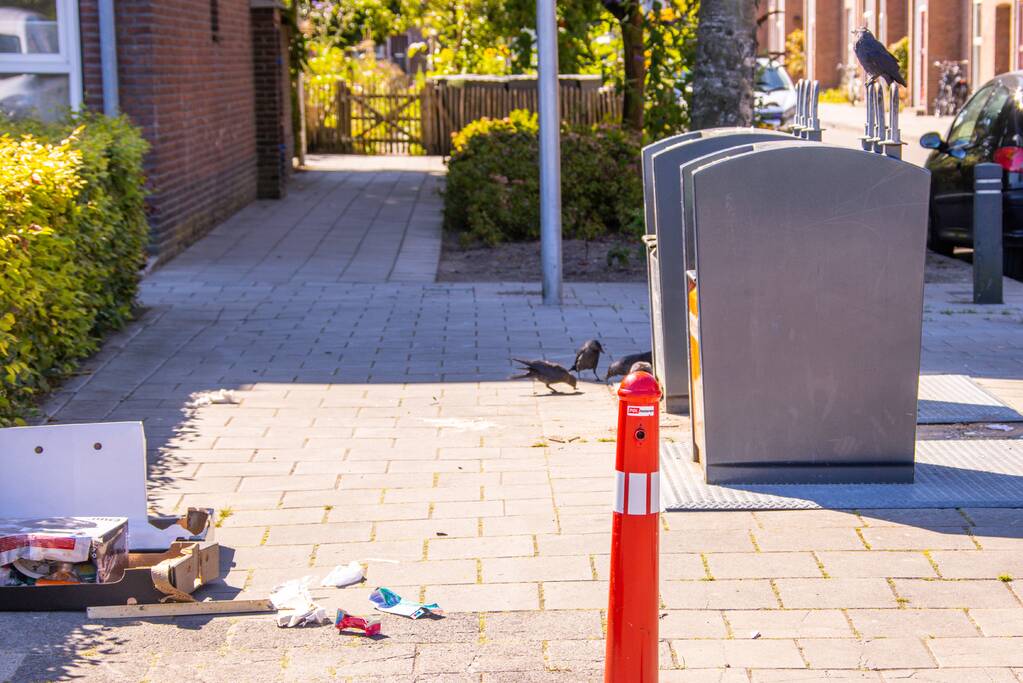 Gedumpte huisraad in brand gestoken