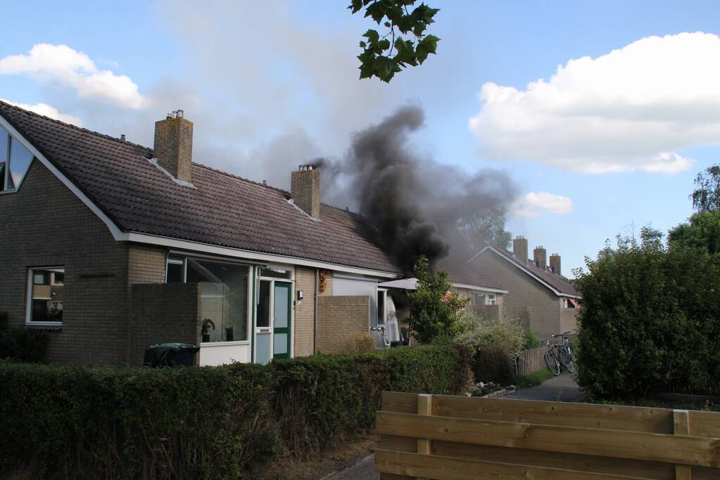 Woning volledig verwoest door uitslaande brand