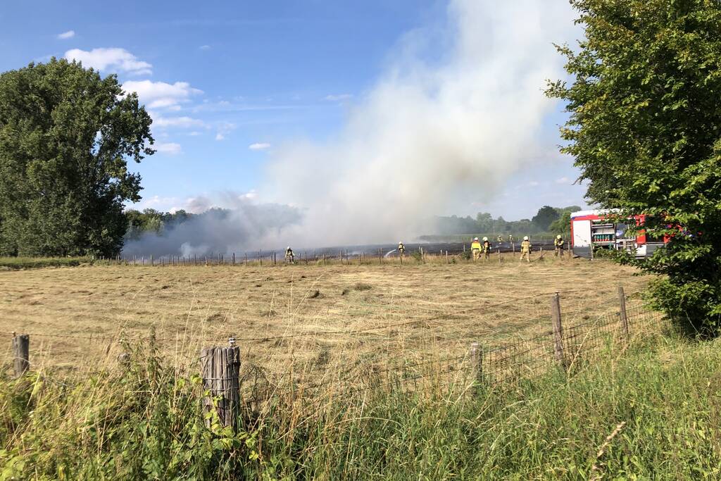 Meerdere weilanden in brand