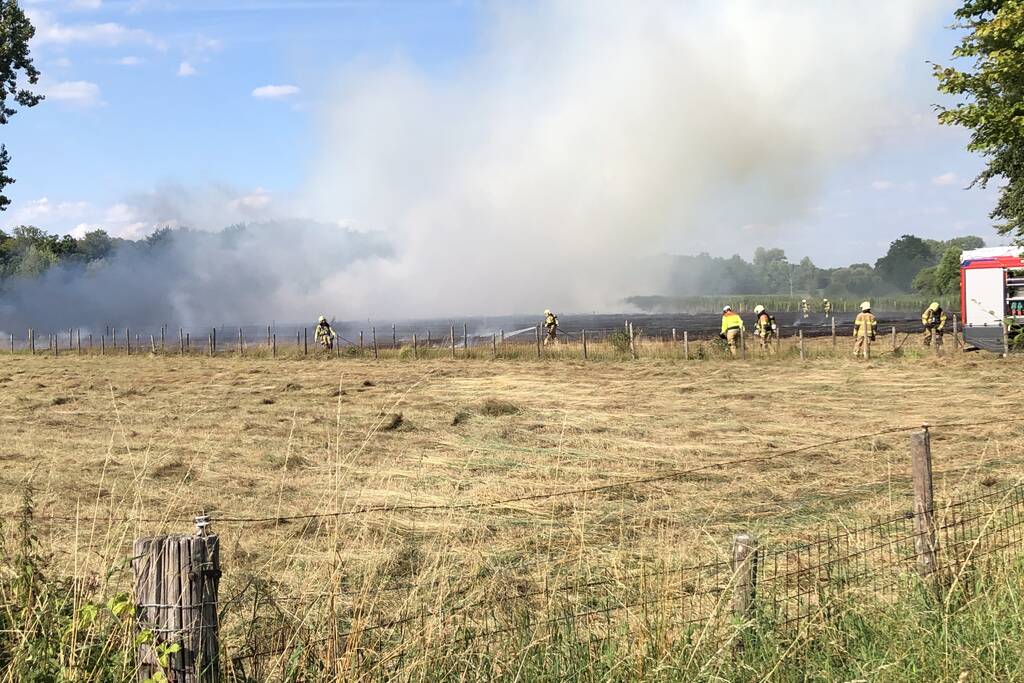Meerdere weilanden in brand