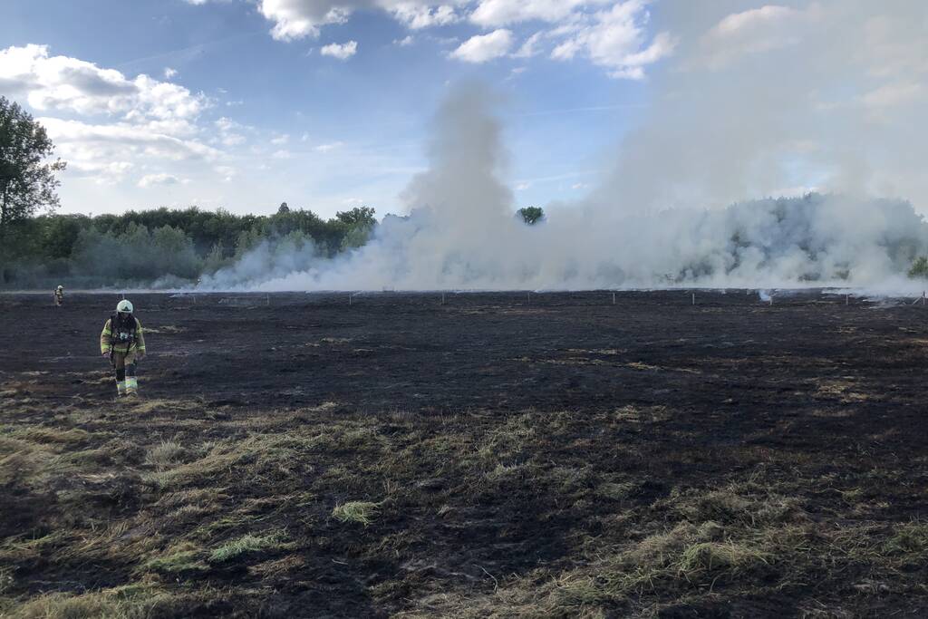 Meerdere weilanden in brand