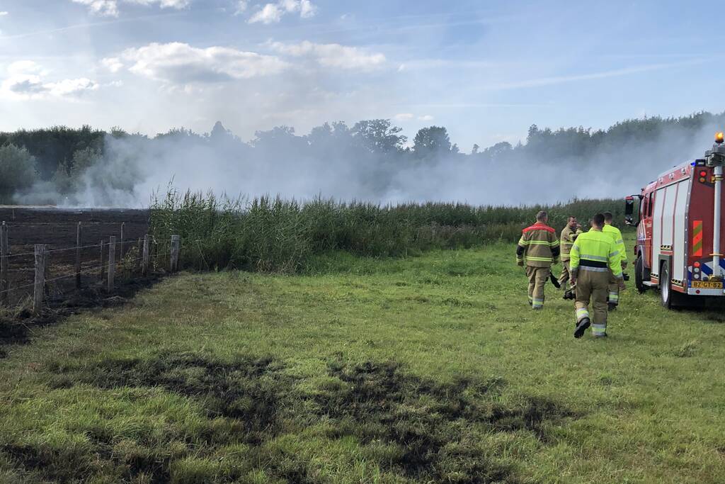 Meerdere weilanden in brand