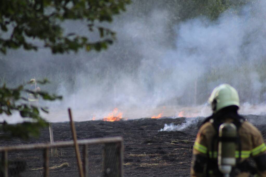 Meerdere weilanden in brand