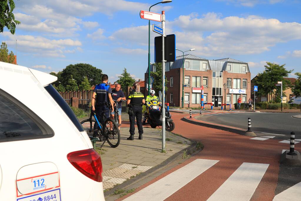 Scooterrijder slaat op de vlucht na verkeersongeval