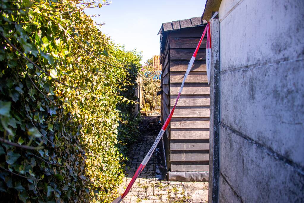 Twee schuren en een hondenkennel in brand