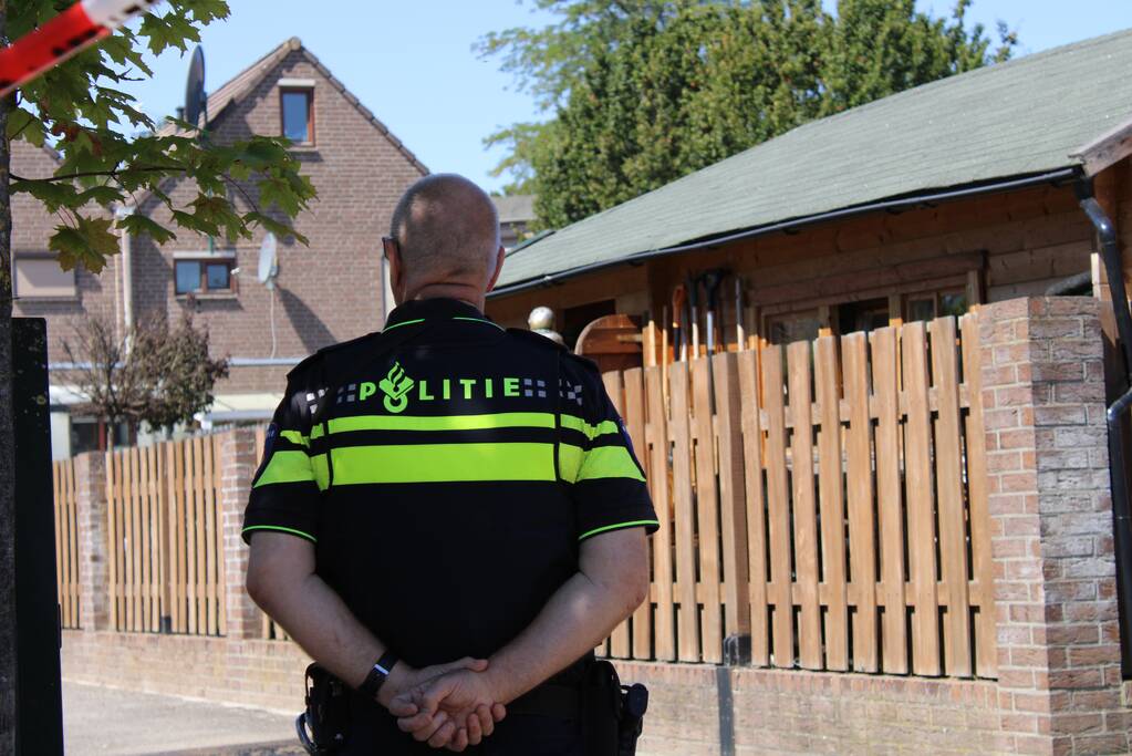 Veel rook en schade bij brand in achtertuin