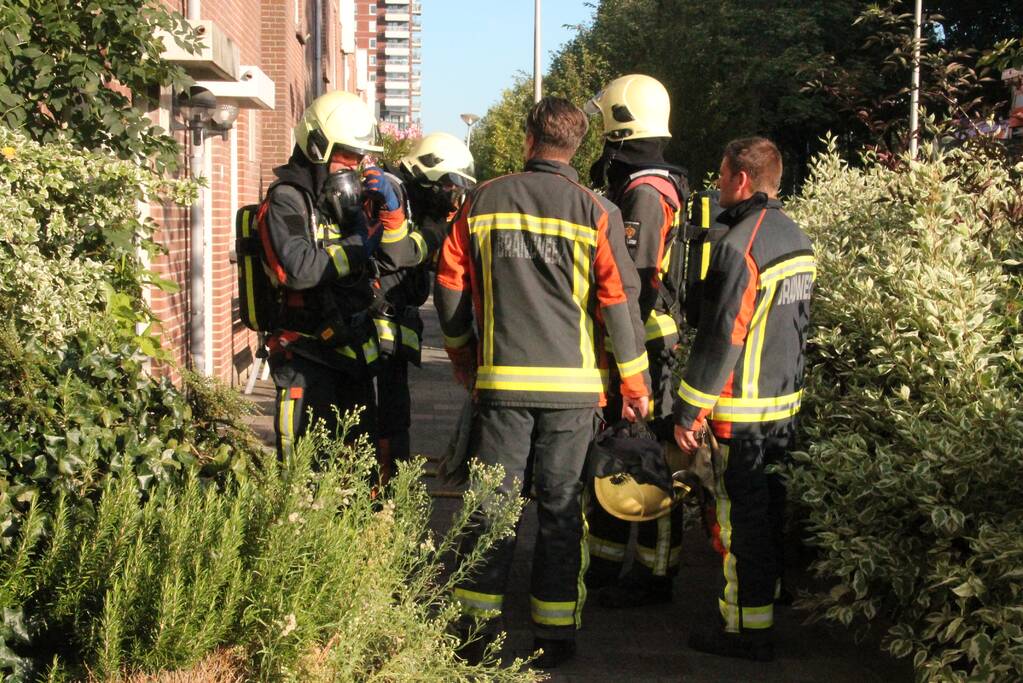 Vrouw gewond bij woningbrand