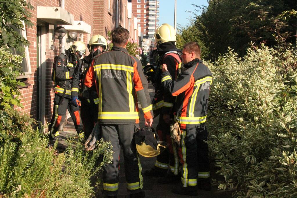 Vrouw gewond bij woningbrand