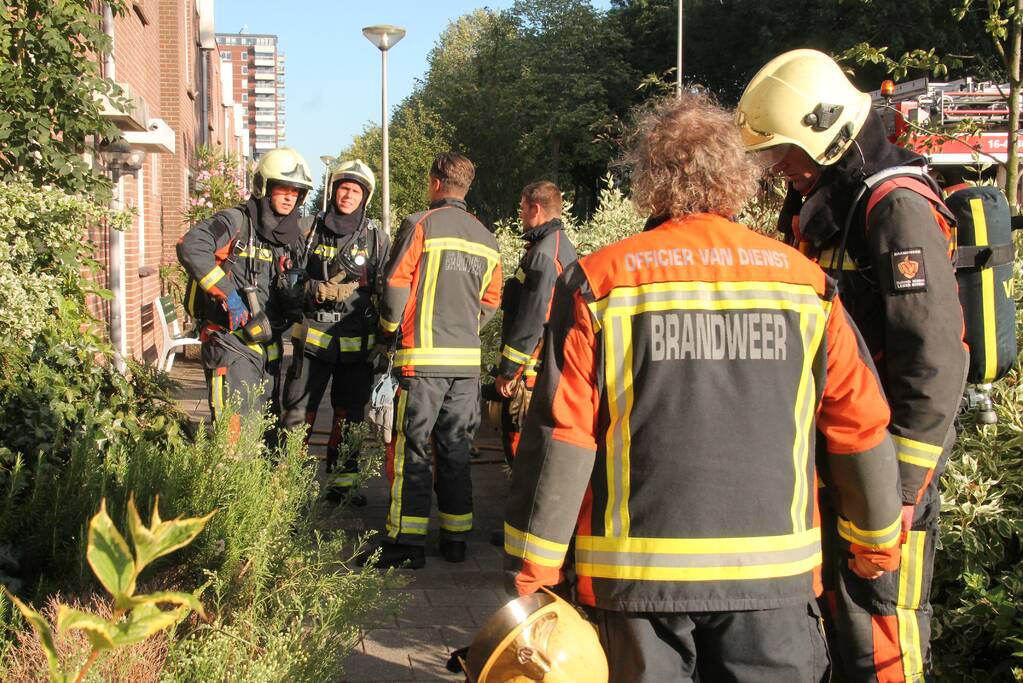 Vrouw gewond bij woningbrand
