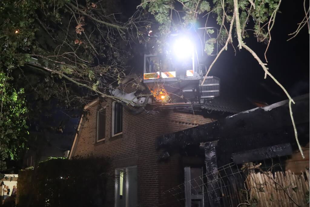 Enorme schade na brand bij woning