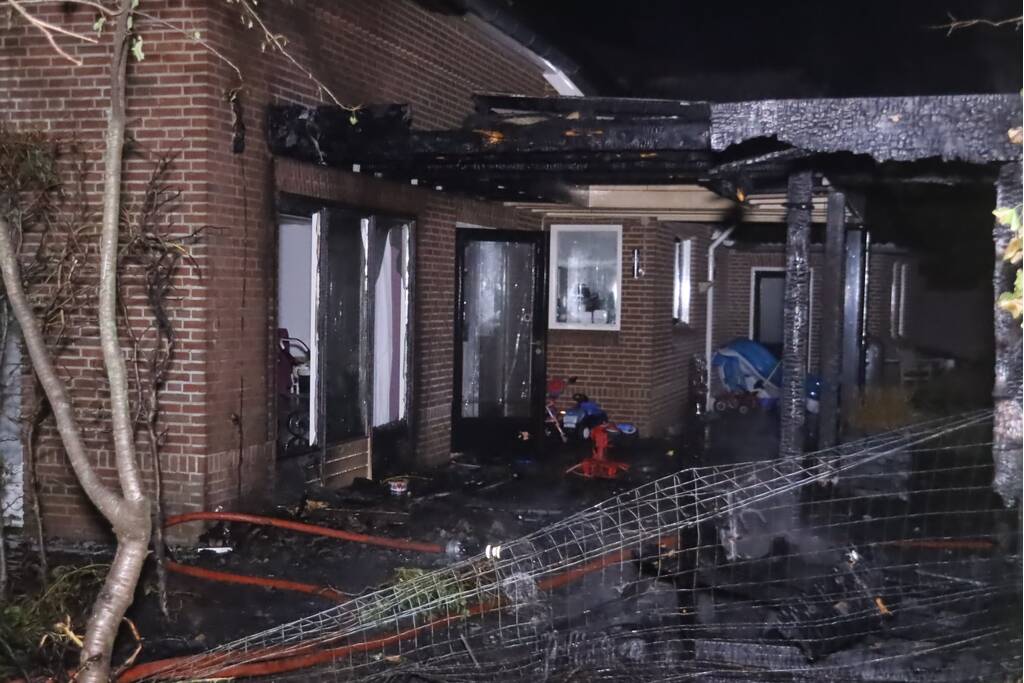 Enorme schade na brand bij woning