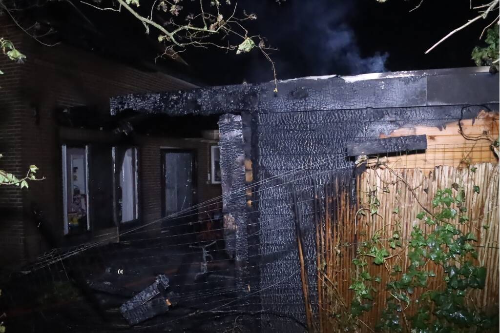 Enorme schade na brand bij woning