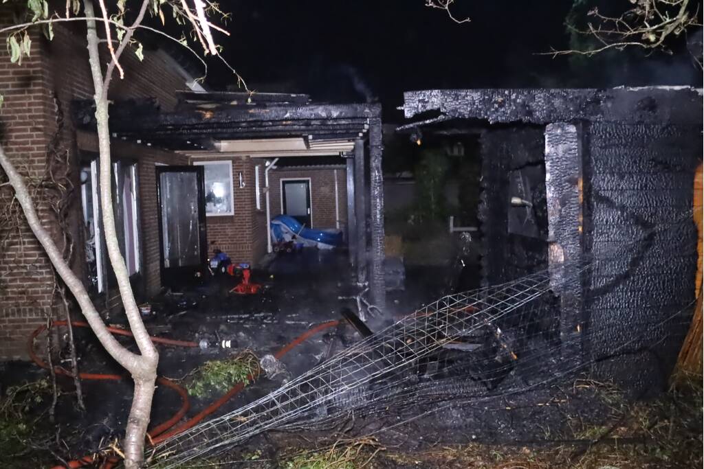 Enorme schade na brand bij woning